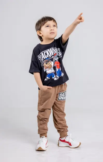 Костюм для мальчика футболка + брюки (р-р 3-7 лет)