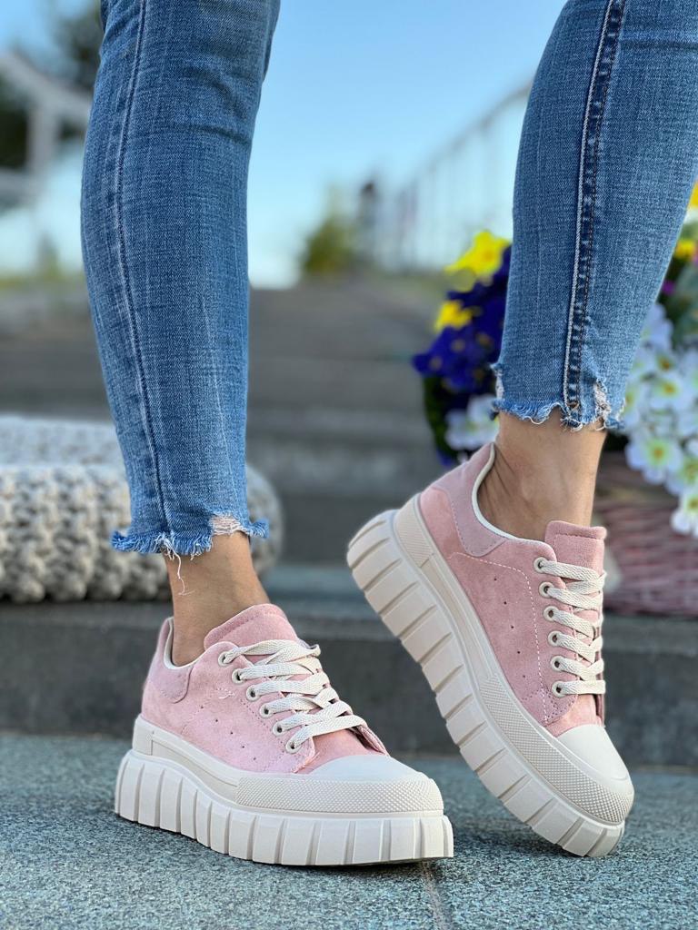 розовая обувь