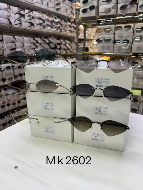 Очки солнцезащитные женские металлические