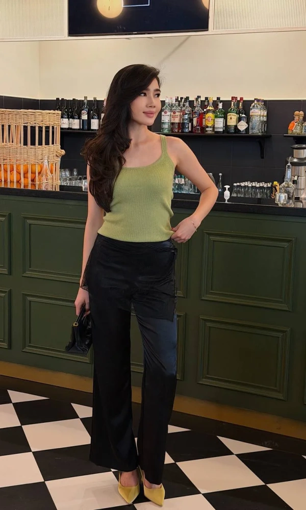 Брюки атласные женские с баской (р-р 42-44)