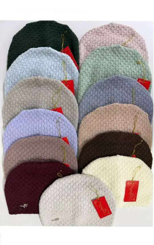 Шапка вязаная демисезонная женская