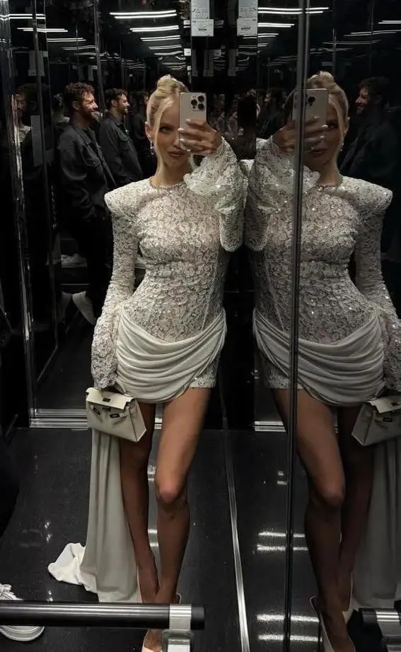 Платье мини кружевное со шлейфом р-р SS-MM