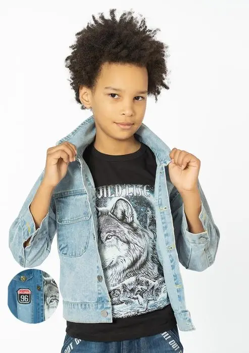 Джинсовая куртка для мальчика , с карманами и отложным воротником. На пуговицах (4-8 лет)