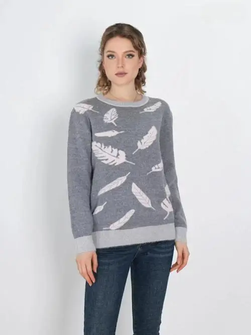 Свитер женский с перьями р-р 54-56