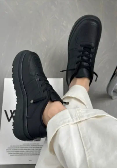 Женские кроссовки на платформе черные и белые (р-р 36-41)