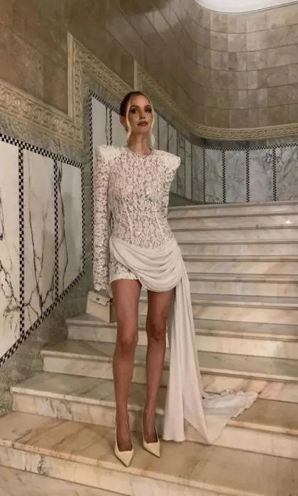 Платье мини кружевное со шлейфом р-р SS-MM