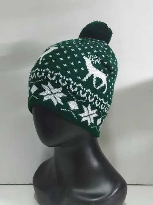 Шапка с помпоном и зимними узорами р-р 54-58