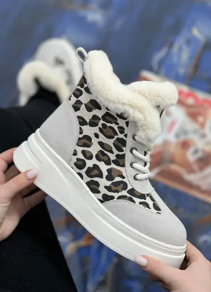 Женские ботинки зимние замшевые с мехом  внутри (р-р 36-41)