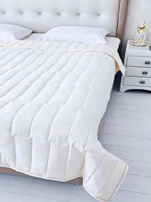 Одеяло всесезонное с синтепоном 200*210