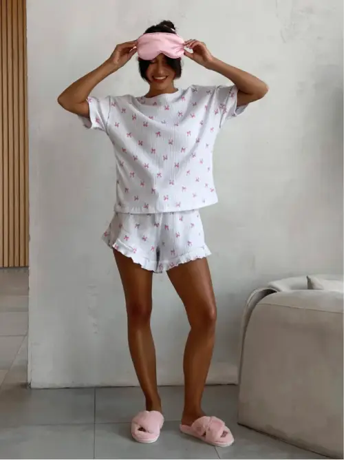 Пижама с шортами и футболкой с принтом бантики женская р-р S-XL
