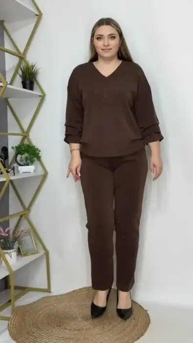 Костюм двойка со стразами женский (р-р 50-54)