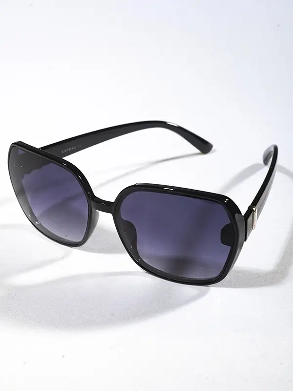 Очки солнцезащитные женские. С темными линзами, классические