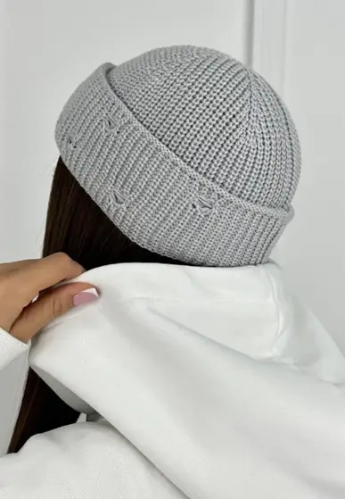 Женская демисезонная шапка бини