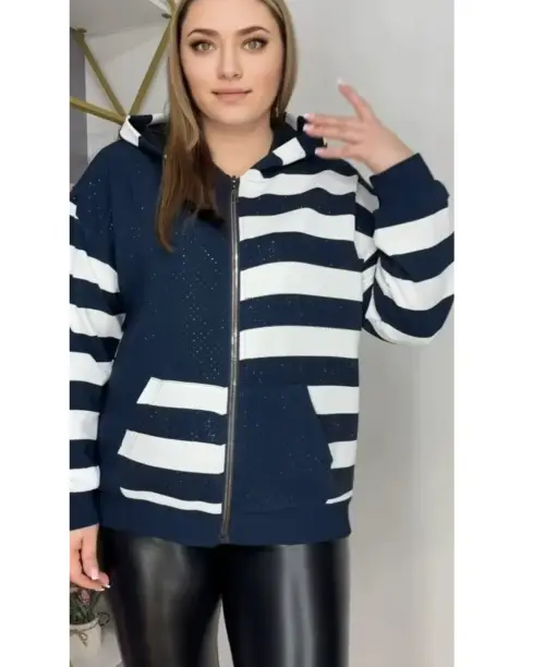 Толстовка женская с капюшоном, на молнии, со стразами (р-р 50-56)