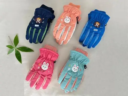 Перчатки для девочки и мальчика непромокаемые с мехом 4-6 лет 