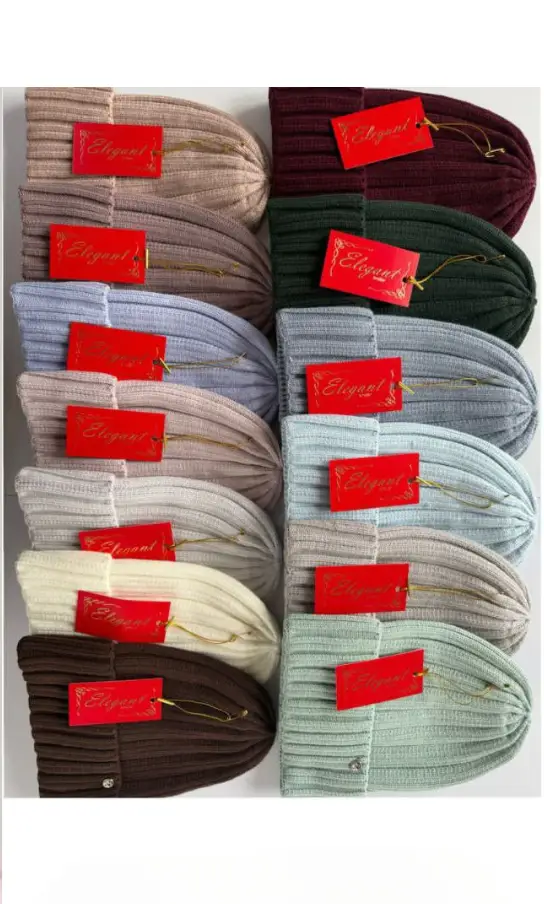 Шапка демисезонная с отворотом женская