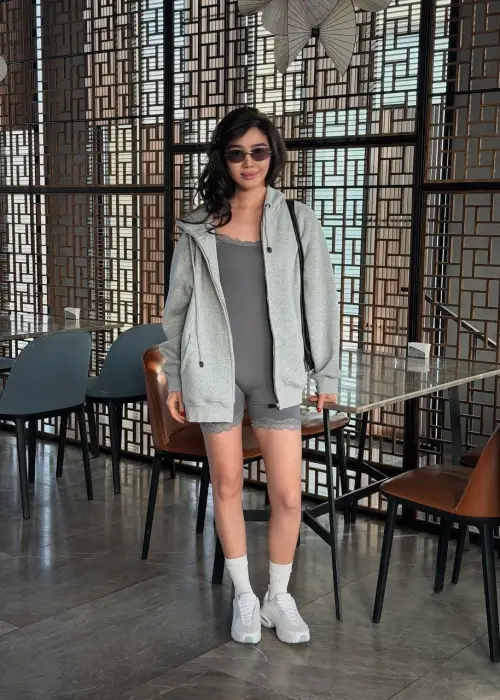 Комбинезон с гипюром женский на бретельках (р-р 42-44)