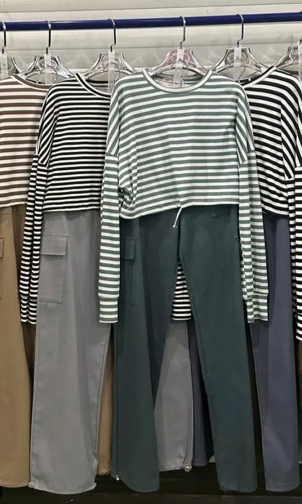 Костюм женский двойка полосатый верх-брюки карго ( р-р 42-44)