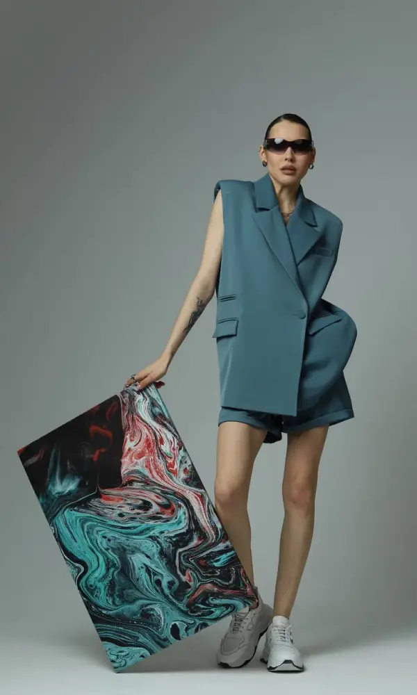 Костюм женский оверсайз жилет -шорты ( р-р 42-44)