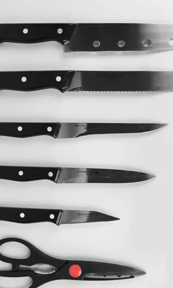 Набор ножей, пластиковые ручки 7предметов в деревянной подставке