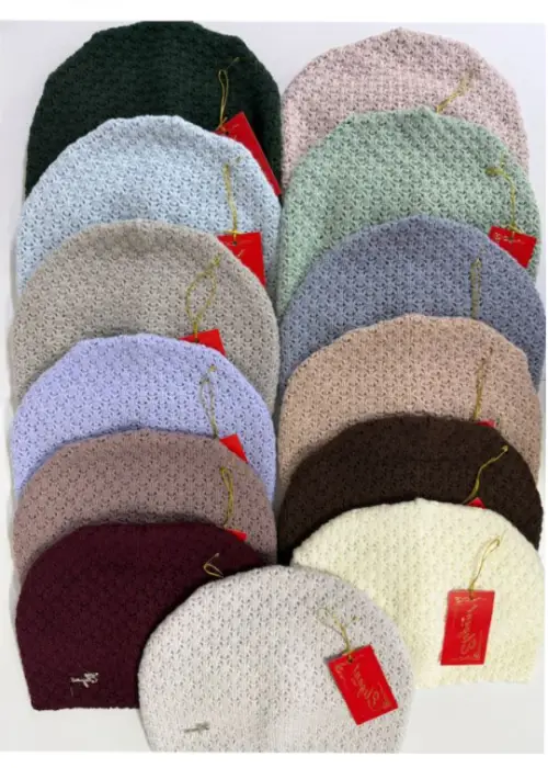 Шапка вязаная демисезонная женская