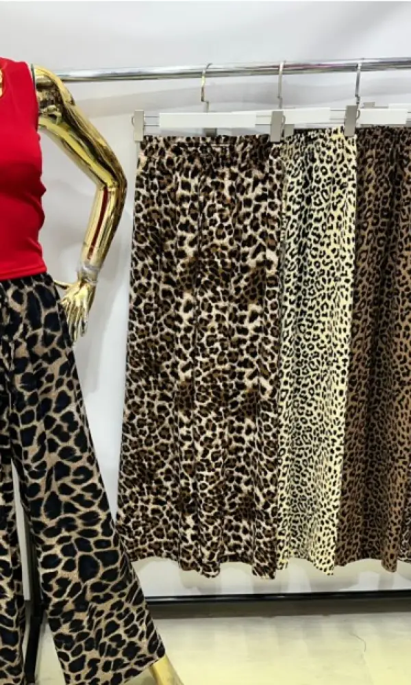 Широкие женские брюки с анималистическим принтом ( р-р 42-44)