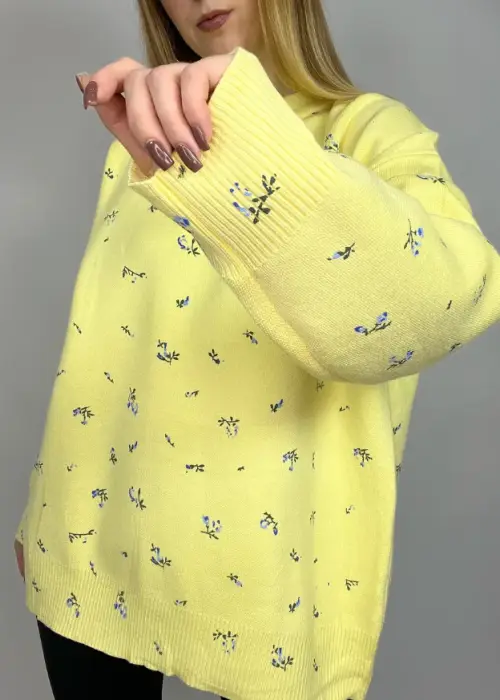 Свитер с цветочным принтом р-р 42-48