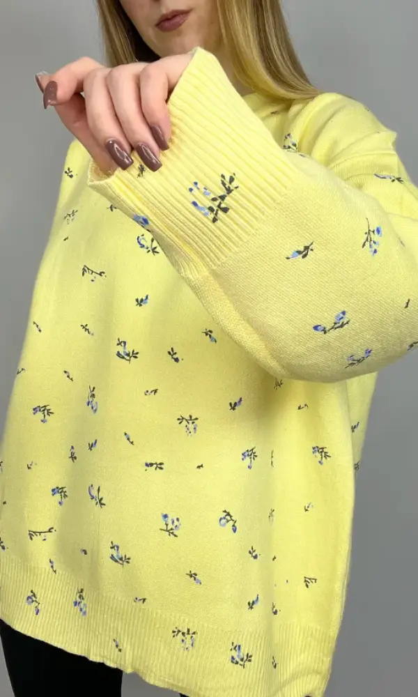 Свитер с цветочным принтом р-р 42-48