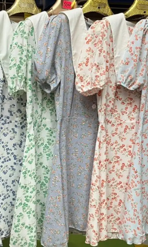 Летнее платье с белым воротничком цветочный принт ( р-р 42-48)