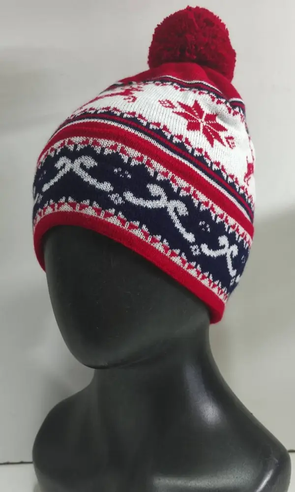 Шапка с помпоном и зимними узорами р-р 54-58