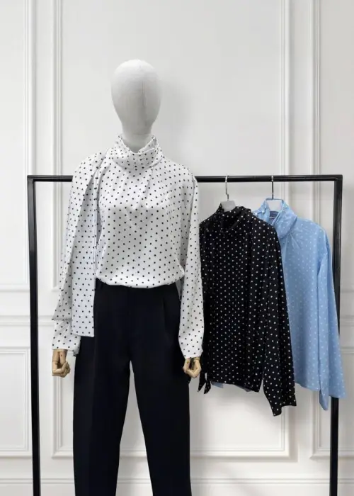 Блузка с бантом шёлковая в горох р-р 42-44