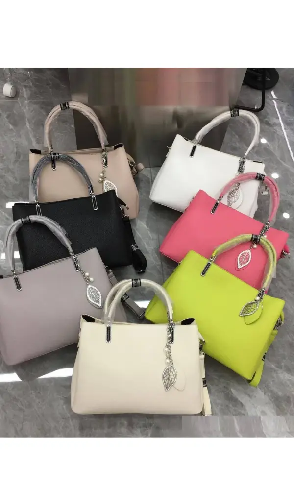 Сумка женская с брелком (32*23*13)