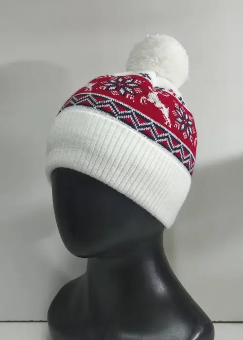 Шапка с помпоном и зимними узорами р-р 54-58