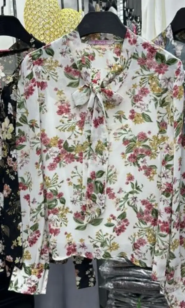 Блуза шифоновая нарядная с бантом ( р-р 42-48)