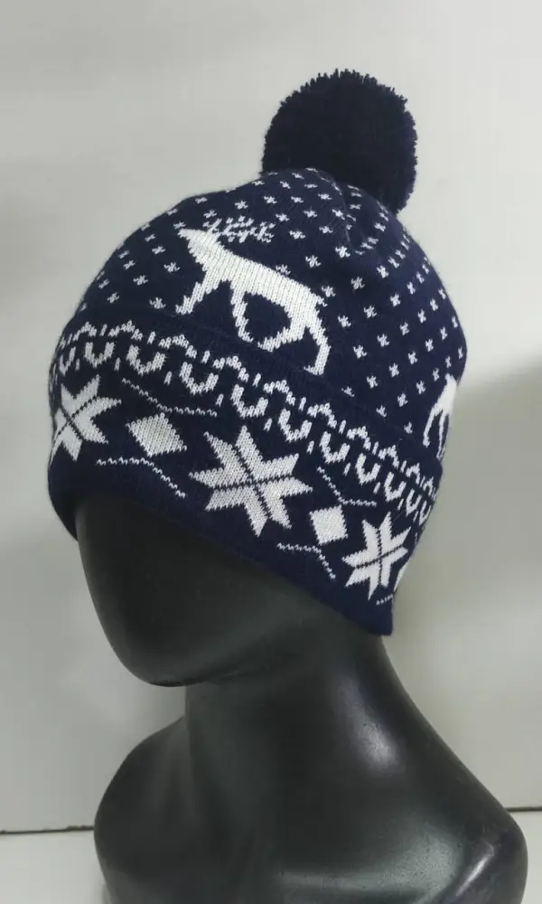 Шапка с помпоном и зимними узорами р-р 54-58