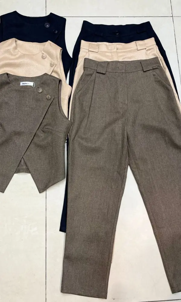 Классическая двойка женская , жилет-брюки ( р-р 42-44)