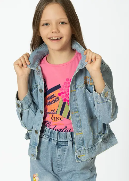 Джинсовая куртка для девочки, с карманами и отложным воротником. На пуговицах (4-8 лет)