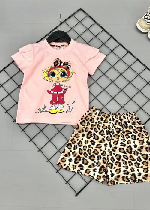 Комплект летний на девочку с леопардовыми шортами ( 6-9 лет)