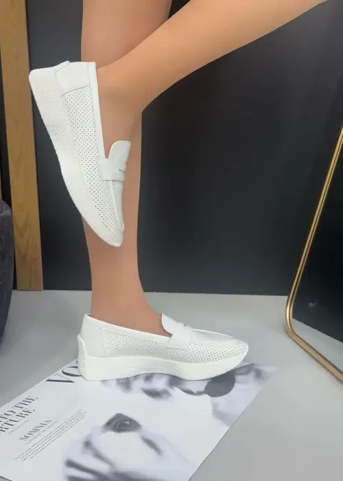 Лоферы с перфорацией кожаные женские (р-р 36-40)