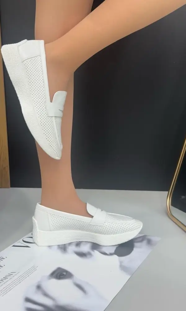 Лоферы с перфорацией кожаные женские (р-р 36-40)