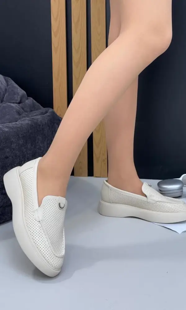 Лоферы кожаные с перфорацией женские (р-р 36-40)