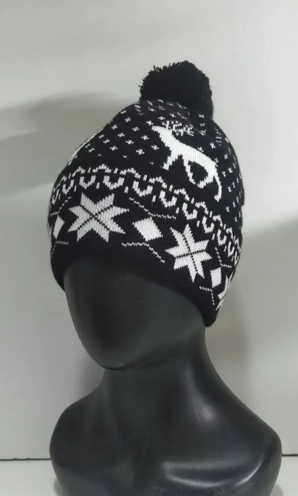 Шапка с помпоном и зимними узорами р-р 54-58