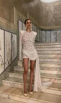 Платье мини кружевное со шлейфом р-р SS-MM