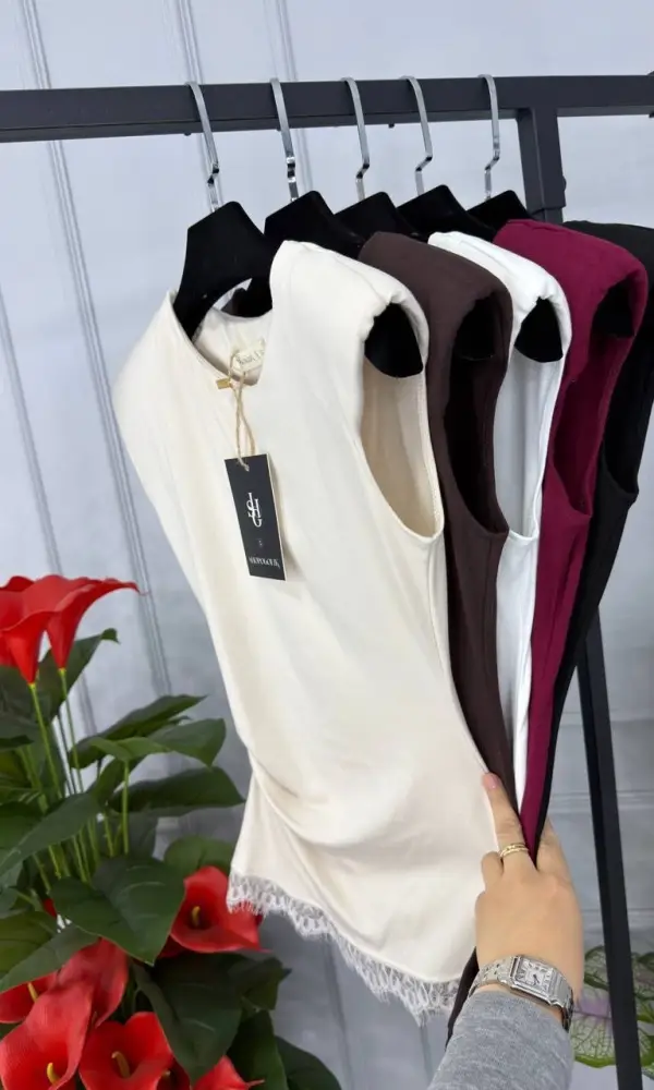 Топ с разрезом сбоку кружевной женский (р-р 42-44)