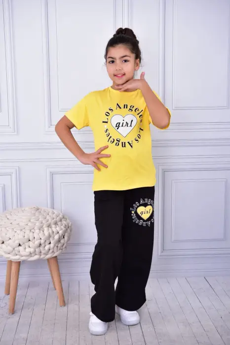 Костюм спортивный с широкими брюками на девочку ( 3-10л)