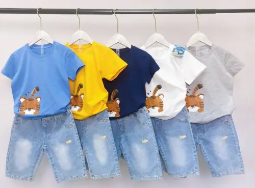 Комплект с джинсовыми шортами на мальчика ( р-р 96-120)