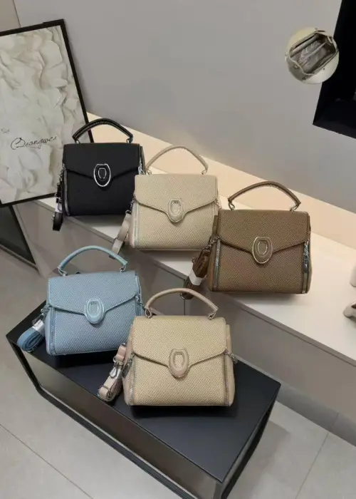 Женская сумка через плечо 22,5*17,5