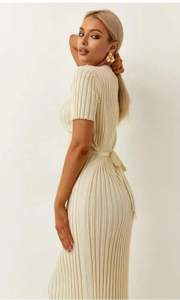 Платье , вязаный трикотаж в длине миди ( р-р универсальный)