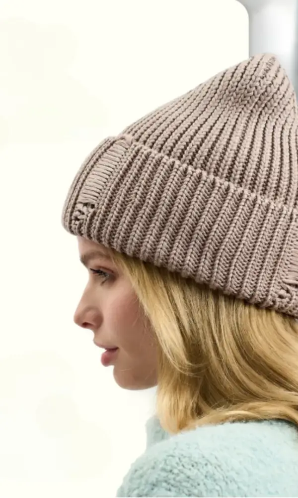 Шапка вязаная рваная р-р 54-58