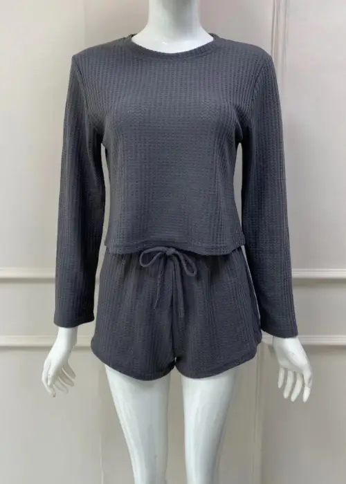 Пижама двойка топ с рукавами и шорты р-р 42-48